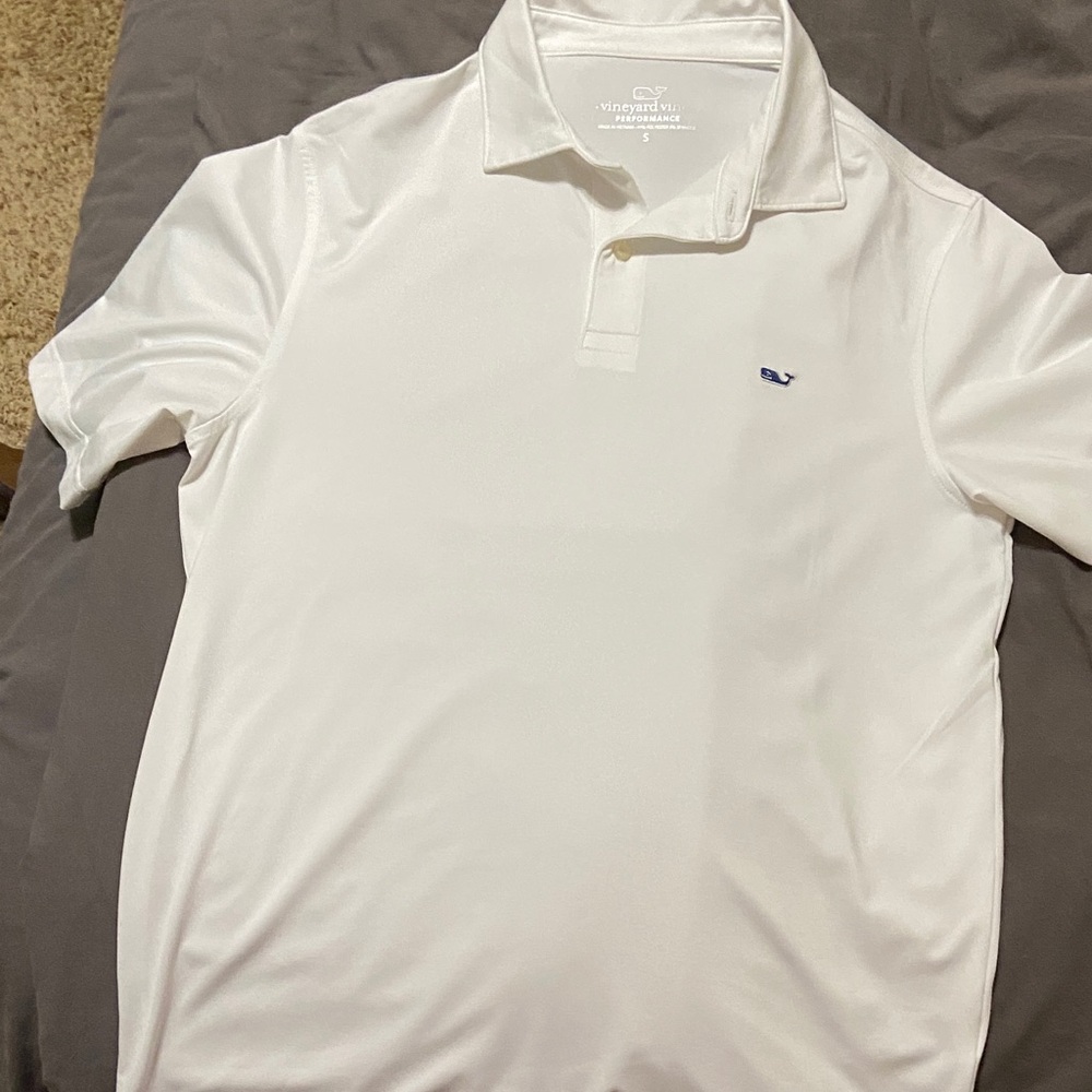 Vineyard Vines Men’s White Polo with Blue Whale Logo